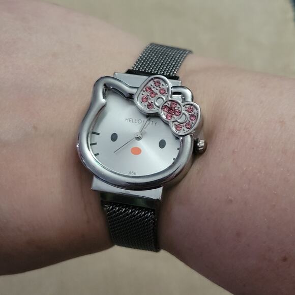 Hello Kitty Sanrio silver adjustable magnetic watch - Picture 3 of 5